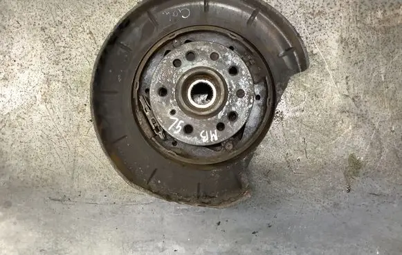 Mercedes-Benz GL X164 Rear wheel hub 011046