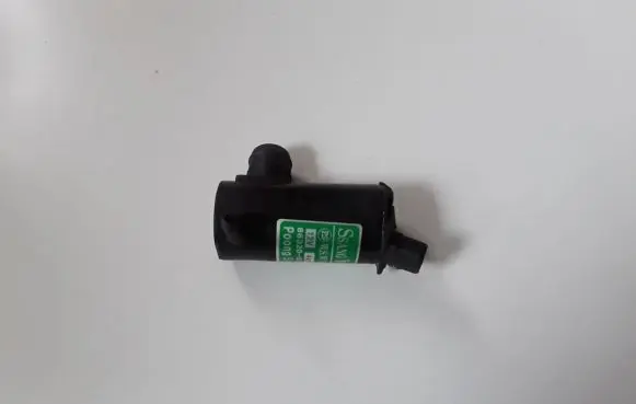 SsangYong Rexton Windscreen/windshield washer pump 8632005000