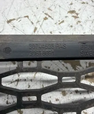 Volvo XC70 Front bumper lower grill 30744523