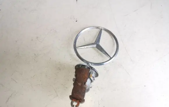 Mercedes-Benz E W124 Manufacturer badge logo/emblem 124201