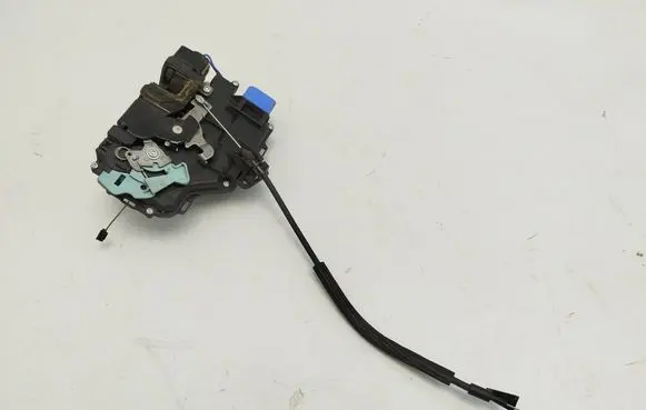 Skoda Roomster (5J) Front door lock 5J1837016A