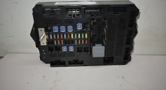 Jaguar XF X250 Fuse module 8X2T14B476AF 7340955430