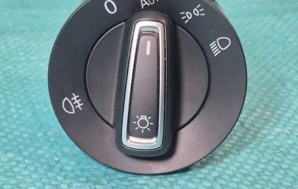Volkswagen Golf VII Light switch 5G0941431BE 02241318 A30314