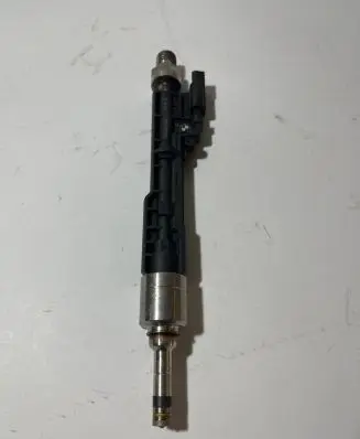 BMW 6 F06 Gran coupe Fuel injector 1648627842