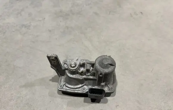 Volkswagen Tiguan Throttle body valve 5Q0253691J