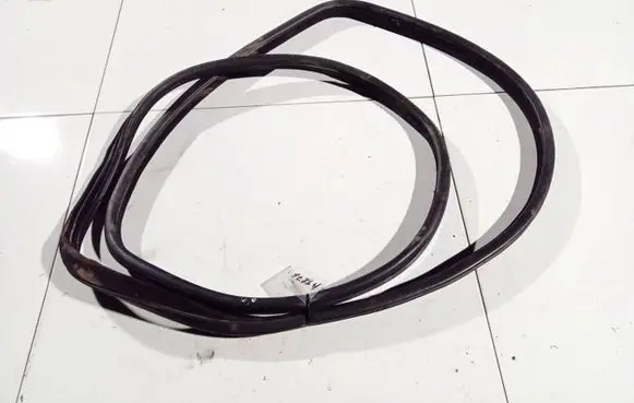 Volvo XC90 Rubber seal front coupe door 