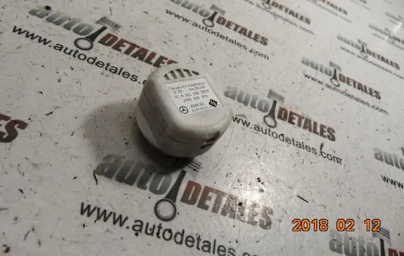 Mercedes-Benz E W211 Interior temperature sensor A2118300572