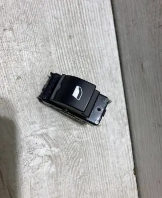 Citroen C3 Aircross Electric window control switch 13483539