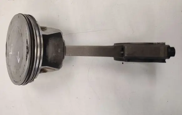 Dodge Challenger Piston with connecting rod 