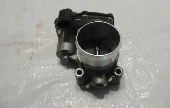 Ford Focus Throttle valve DS7G-9F991-BB