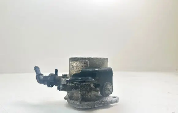 Nissan Qashqai Vacuum pump 146505272R
