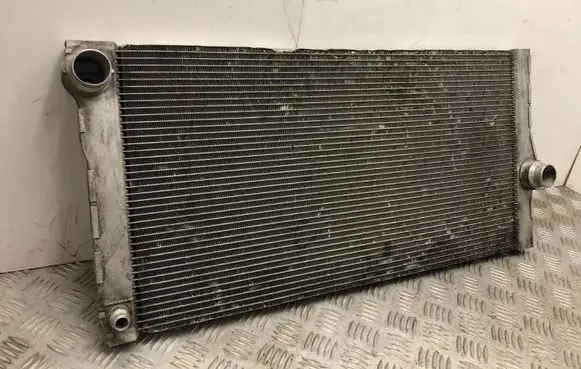 BMW 5 F10 F11 Coolant radiator 8509176 X0008001