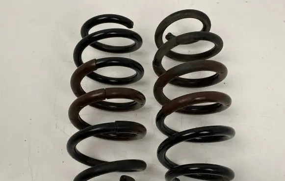 Toyota RAV 4 (XA40) Rear coil spring