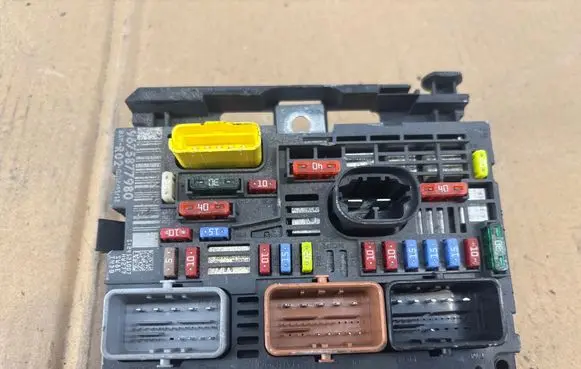 Citroen C4 I Picasso Fuse box set 9675877980 24521007