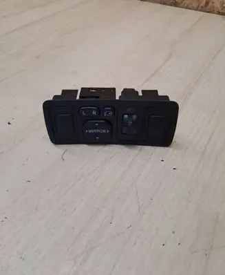Toyota Avensis T250 Wing mirror switch 183575
