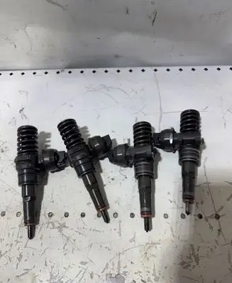 Volkswagen Golf V Fuel injector 038130073AG