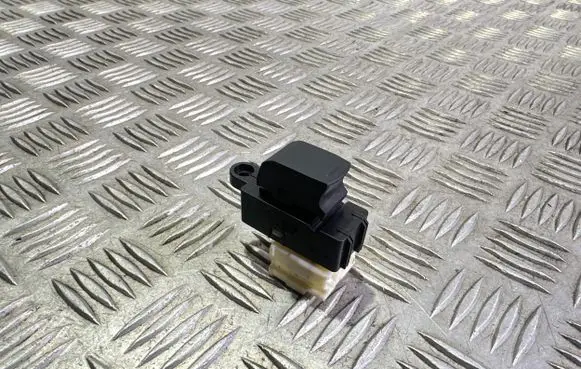 Suzuki SX4 S-Cross Electric window control switch 15311R
