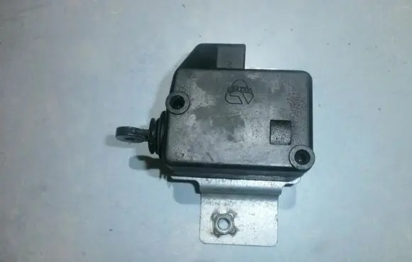 Renault Megane I Central locking motor 