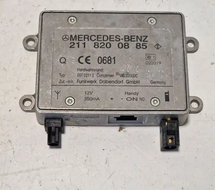 Mercedes-Benz CLS C218 AMG Antenna control unit 2118200885 09702112 MC3000DC