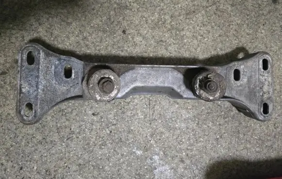 BMW 5 E39 Gearbox mounting bracket 1092476