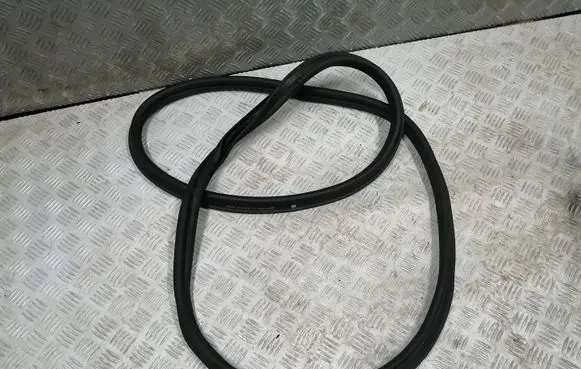 Renault Megane E-Tech Seal rubber (tailgate) 