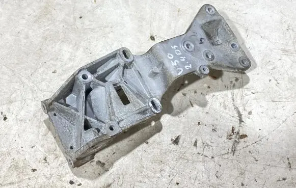 Volvo V50 Generator/alternator bracket 30750940