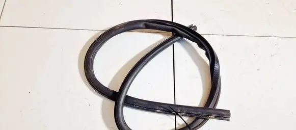 Peugeot 207 Rubber seal front coupe door 