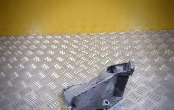 Audi A6 S6 C5 4B Engine mounting bracket 8D0199307P