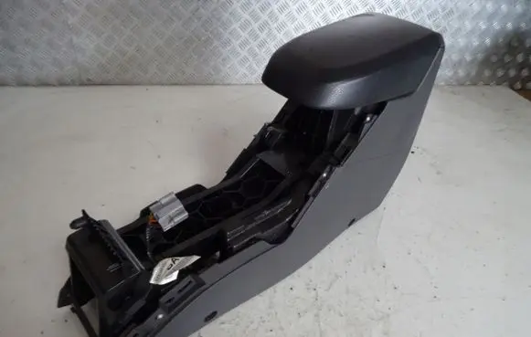 Ford Kuga I Armrest 