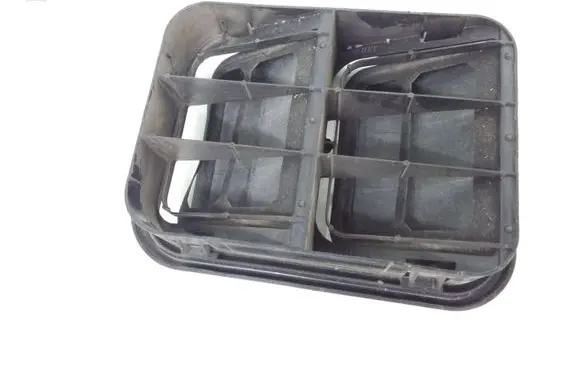 Quarter panel pressure vent