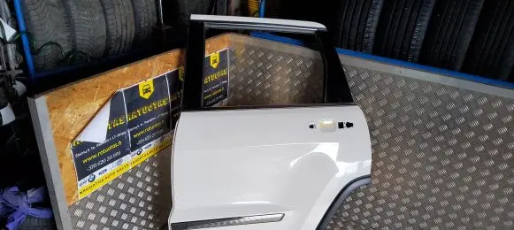 Jeep Grand Cherokee Rear door