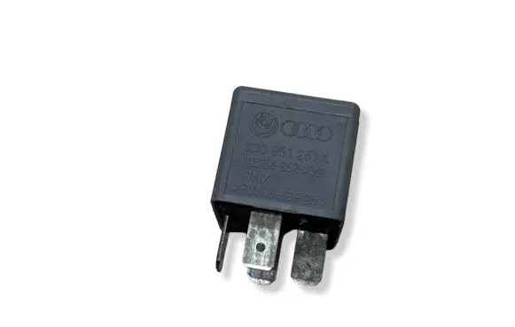 Volkswagen PASSAT B5.5 Other relay 8D0951253A