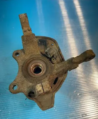 Opel Meriva A Front wheel hub spindle knuckle