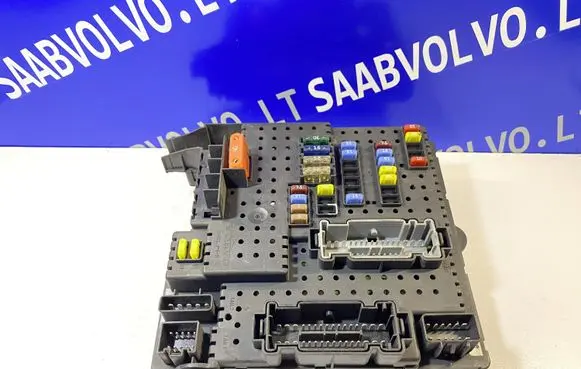 Volvo V70 Fuse box set 28017881 30728273