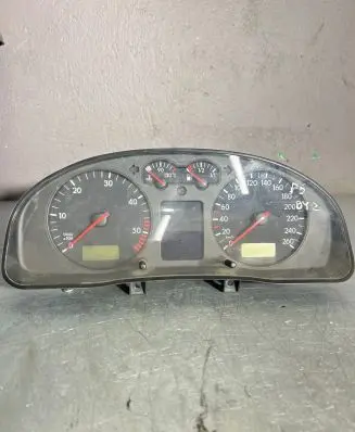 Volkswagen PASSAT B5 Speedometer (instrument cluster) 6033EC0336