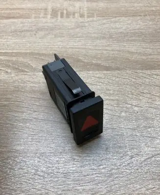 Volkswagen PASSAT B5 Hazard light switch 3B0953235B