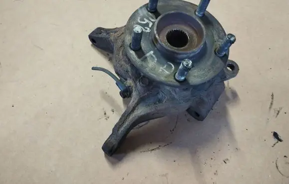 Mitsubishi Grandis Front wheel hub