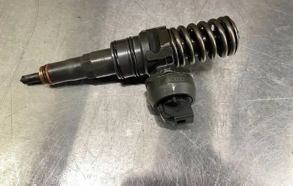 Volkswagen PASSAT B6 Fuel injector 038130080AX 038130080