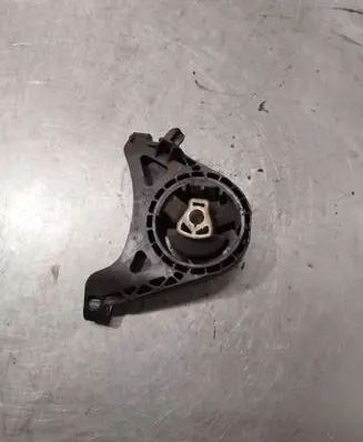 Opel Insignia A Engine mount bracket