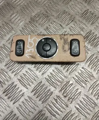 Mercedes-Benz ML W163 Electric window control switch A1638200326