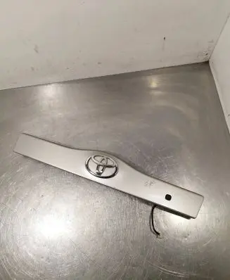 Toyota Prius (XW30) Loading door cover/cap 7680147040