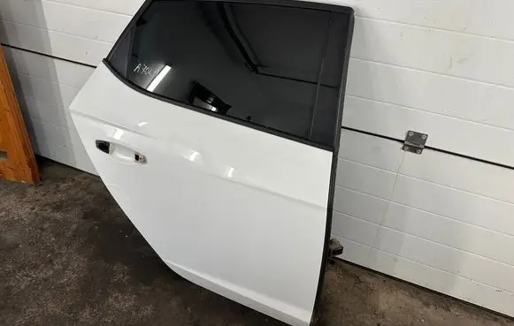 Seat Leon (5F) Rear door