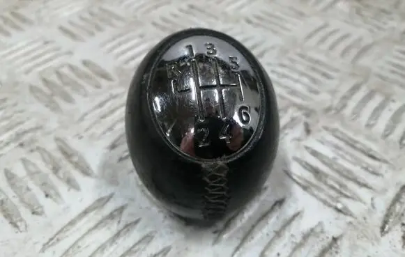 Dacia Duster Gear lever shifter trim leather/knob
