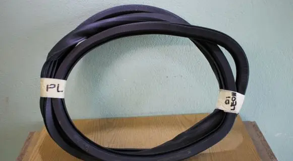 Seat Leon (1P) Front door rubber seal 1P0867365B