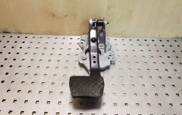 Volkswagen PASSAT CC Brake pedal 3C2723057H 1K2721117G
