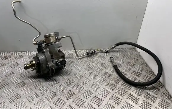 BMW 5 F10 F11 Fuel injection high pressure pump 7611115 7610761 0261520131