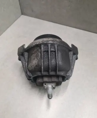 BMW 1 E81 E87 Engine mount bracket 13981112GE