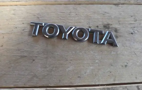 Toyota Corolla Verso E121 Manufacturers badge/model letters 