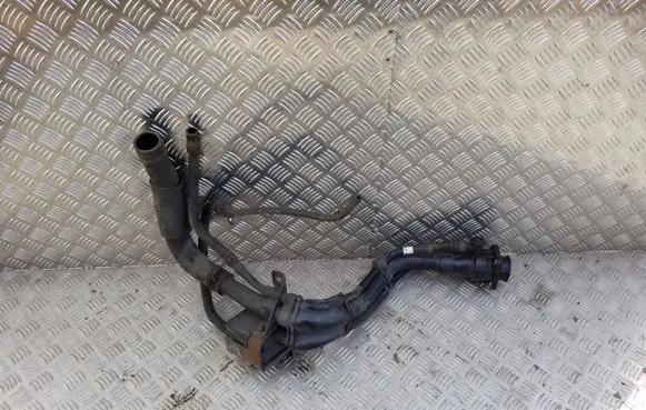 Hyundai i40 Fuel tank filler neck pipe 