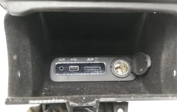 Jeep Grand Cherokee Glove box central console X90020202MR